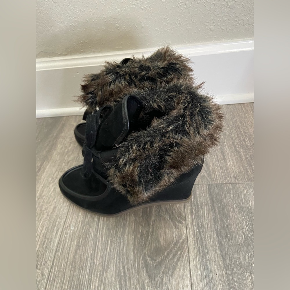 Merona Black Suede Faux Fur Wedge Laced Booties Size 8 - Picture 4 of 10
